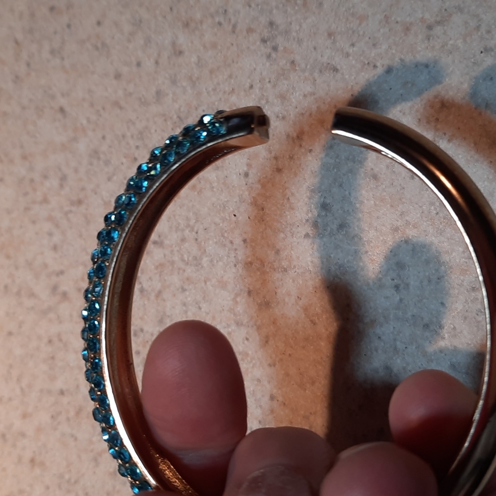 Hinged bracelet with enamel and rhinestones - Picture 3 of 3
